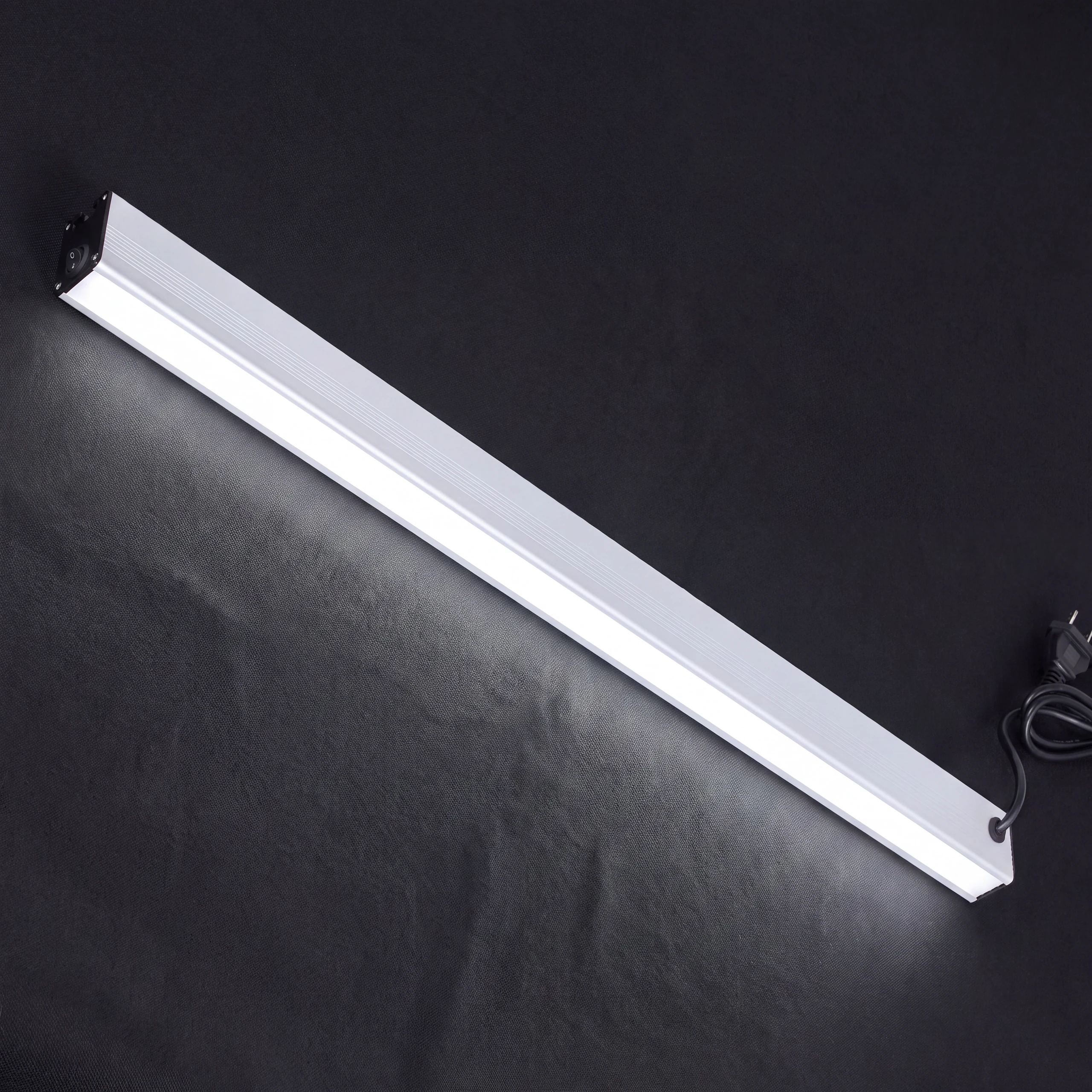 PROFILED AC, 900 mm, avec variateur, prise secteur